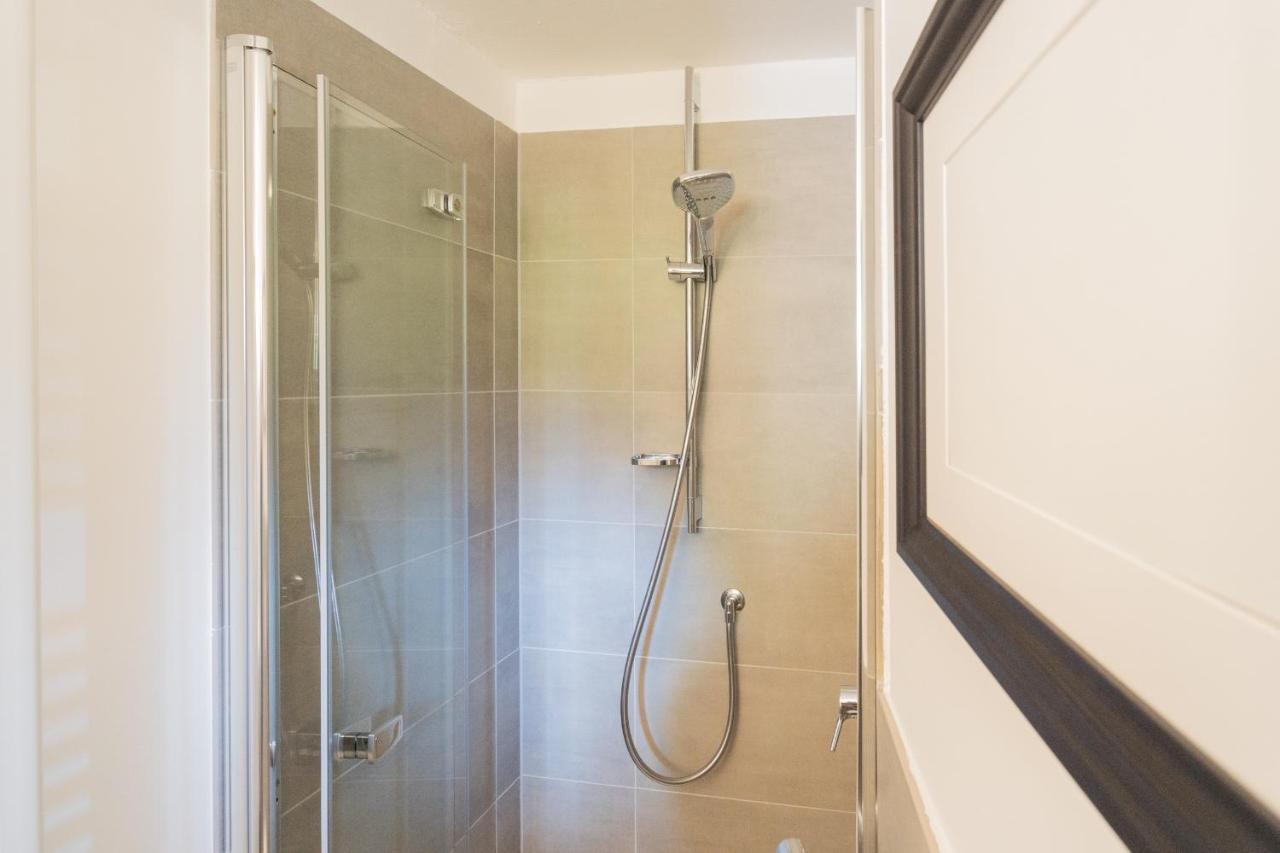 P Terrace - Lake View By Rent All Como Apartman Laglio Kültér fotó